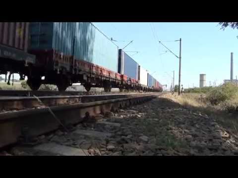 Tren de marfa tras de 40-0867-8 cu 44 de containere trece pe la CET Suceava - 09.08.2015