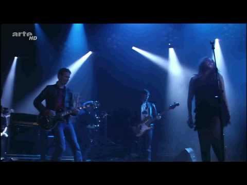 IZÏA - Life is going down- Let me Alone = One Shot Not ARTE