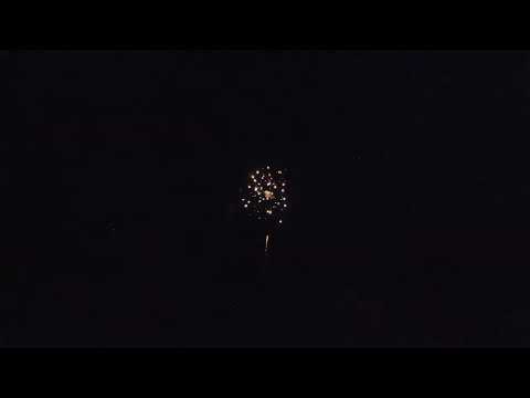 25 Shot Shimmering Crackling Gold Firework 1.4 Pro