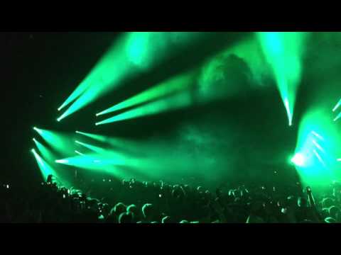 Eric Prydz mixes On off with Hit me with those laser beams!