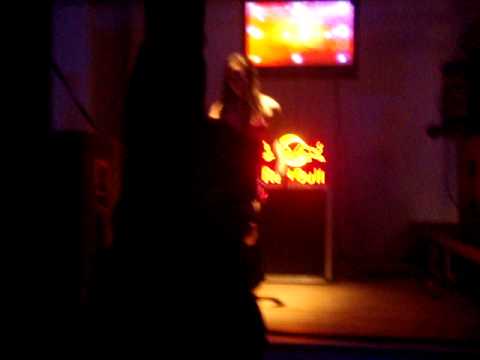 Petros von Moliak v akci na track Marcel Woods - The Bottle