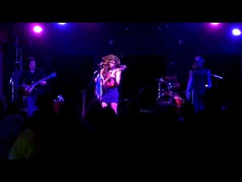 Valerie June - PUSHIN' AGAINST A STONE full band 10-7-2013 Juanita's Little Rock, AR live