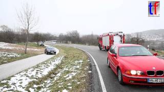 preview picture of video 'MVA / RTW, Feuerwehr, Polizei / VU-Verl. K1864 Beutelsbach, Germany,  05.02.2015.'