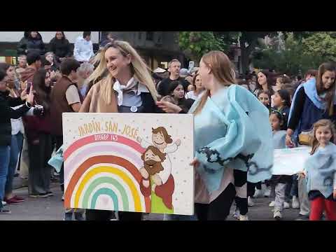 DESFILE DE CARROZAS en Coronel Dorrego viernes 07/11/2025