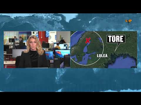 Två personbilar och tre lastbilar i krasch på E4