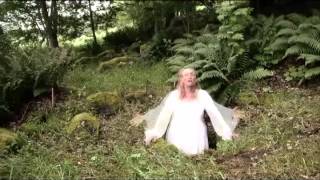 &quot;Källan talar&quot; från Grågyllings album: &quot;Källflöde - sånger från mark och vatten&quot;