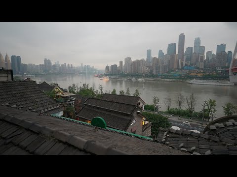 [4K] Caminhando pela antiga rua Chongqing Longmenhao, com vista para a península de Yuzhong às margens do rio Yangtze.