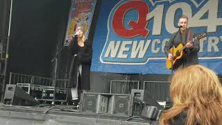 Danielle Bradbery singing Can&#39;t Stay Mad At You