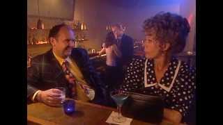 Frau Iseli im Nachtclub/Bar 2/3