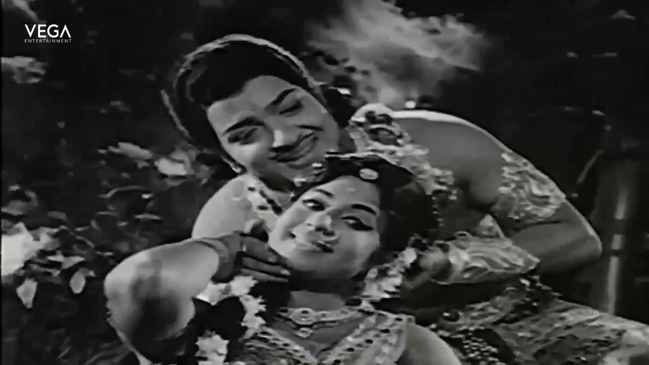 Thingal Mudi Soodum Song Lyrics | Annai Abirami | M. R. Vijaya, T. M. Soundararajan