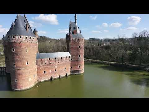 by DJI Neo 2: Vlucht over de Middeleeuwen: Het Kasteel van Beersel #KasteelVanBeersel #dronebelgium