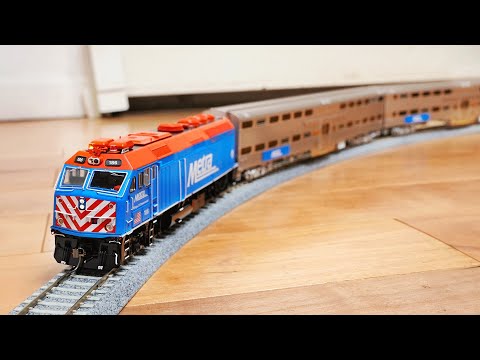 Rapido HO Scale Metra F40PHM-2 Train Unboxing