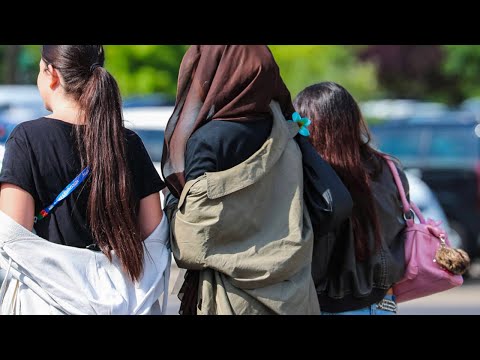 Port du voile aux mineurs : "Il faut lutter avec tous les moyens que nous avons"(J-C.Dassier)