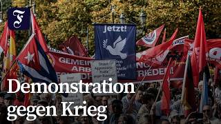 „Nie wieder Krieg“: Tausende demonstrieren am Brandenburger Tor