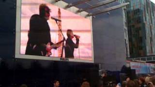 Bon Jovi on the o2 roof - You Give Love a Bad Name 07/06/2010
