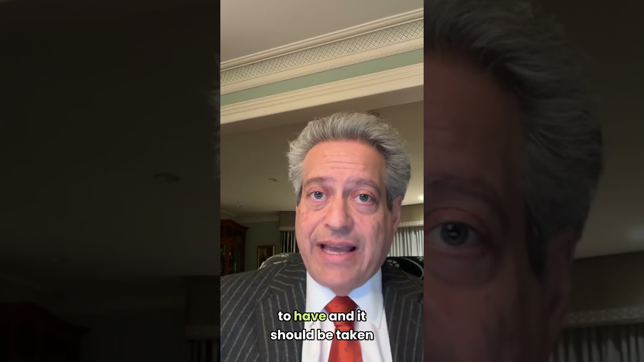 Law 101, in its first season, features Saul Bienenfeld, a veteran New York criminal.