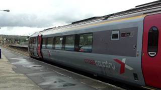 preview picture of video 'Penzance Station - Voyager departure'
