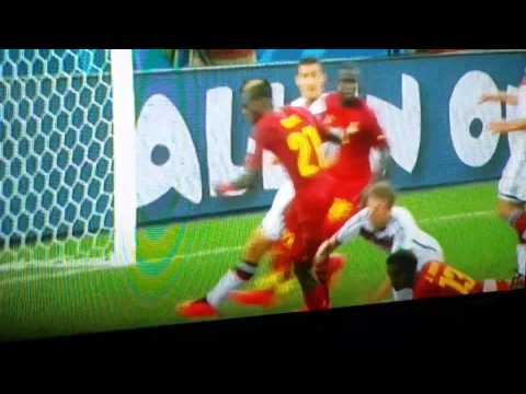 Deutschland gegen Ghana 2014 Thomas Müller knallt mit Kopf gegen Schulter