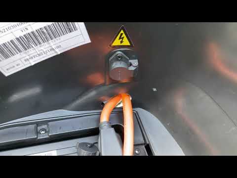 Inoa Sli6 max - Ladebuchse im Staufach