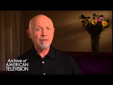 Hector Elizondo discusses working with James Garner - EMMYTVLEGENDS.ORG