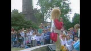 Real Roxanne & Hitman Howie Tee - Bang Zoom (UK TV 1986)