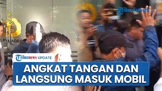 Penampakan Wali Kota Maidi seusai Diperiksa KPK di Polres Madiun, Pakai Masker dan Angkat Tangan