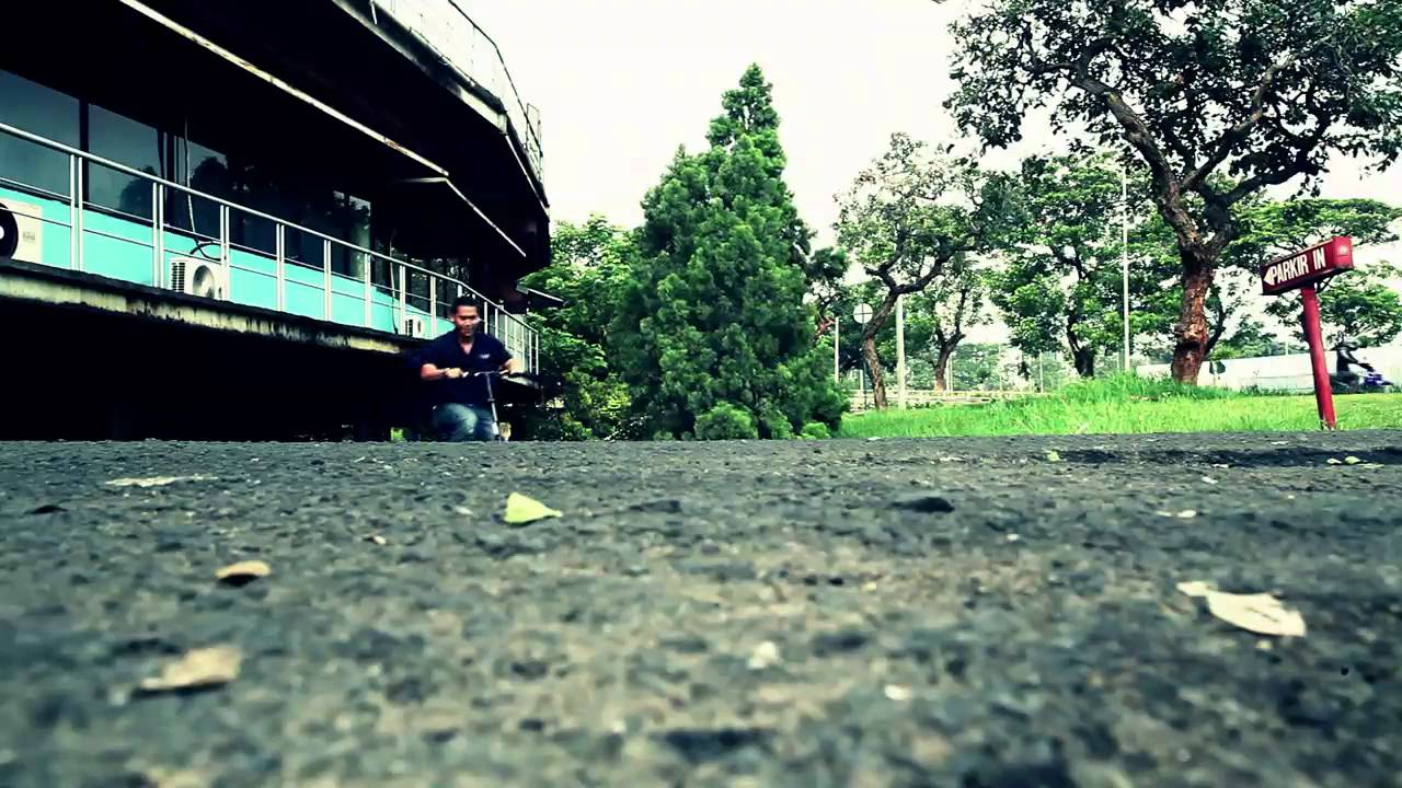 the cash - bike love (Official video clip)