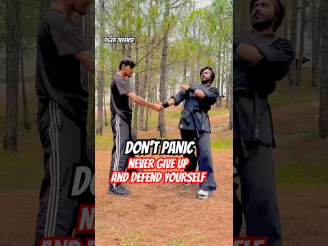 Defend Against Painful Hand Lock 🔥 #survival  #selfdefense #kravmaga #uk #taekwando #usa #fighting