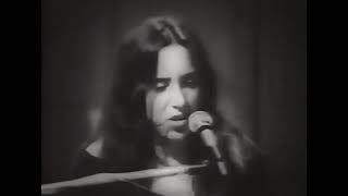 Laura Nyro Performs Timer live at Yale University Friday, September 22, 1972