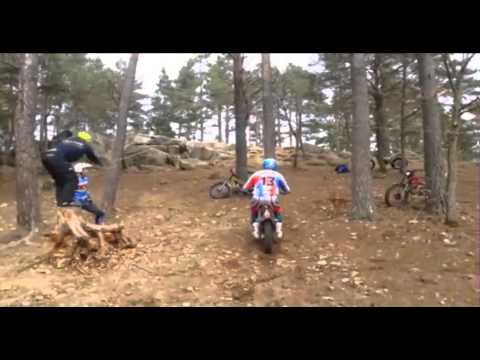 Pulando corda com moto