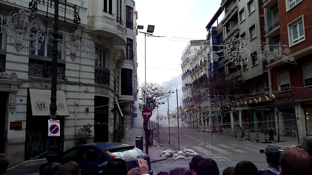 20120319 1432 Mascleta by Elite Fuegos Art @ Valencia Fallas (Isabel la Catolica & Cirilo Amoros)