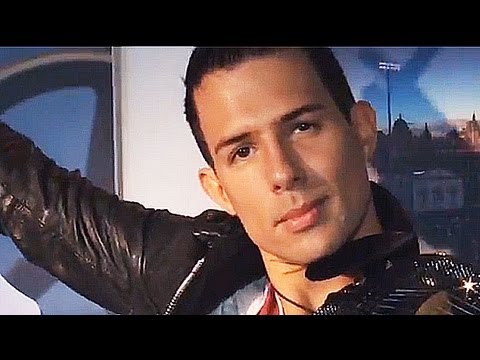 World's fastest violinist plays Flight of the Bumblebee