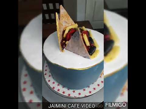 Easy cake designs. Mix fruit cake. Textured cake designs. Chocolate Shard topper.