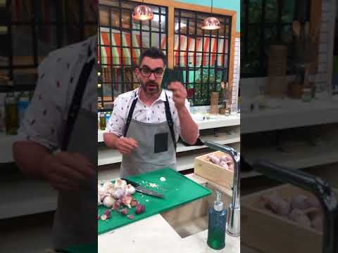¿Cómo quitar el olor a ajo de las manos?