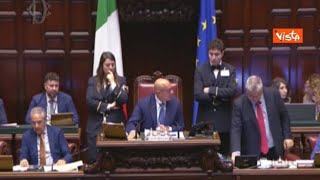 «Vai casa zingara. Remigrati, beduina», la deputata del Pd legge in Aula gli insulti ricevuti su ...