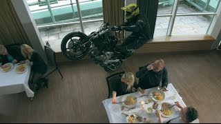 Losamol & Moped Csauth - Mit dem Stunt-Motorrad im Restaurant (my Skylounge Kempten)
