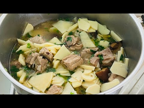 แกงจืดหน่อไม้ซี่โครงหมู กับข้าว Clear Soup with Bamboo Shoots and Pork Ribs (Thai Food) by ครัวหรรษา