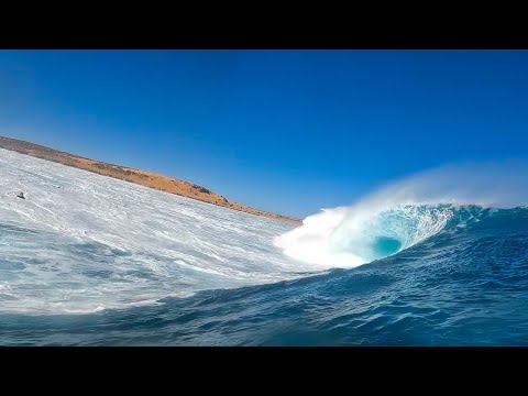 SOLID SWELL ATTRACTS SPONO SURFERS