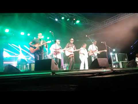 MR NHUNGUE  ft OLIVER MTUKUDZI