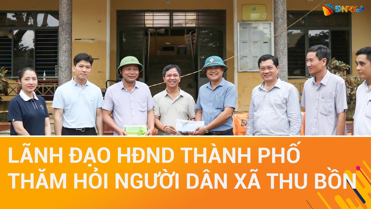 CHÀO NGÀY MỚI | Phó Chủ tịch Thường trực HĐND TP. Đà Nẵng tặng quà cho bà con vùng "rốn lũ" Thu Bồn