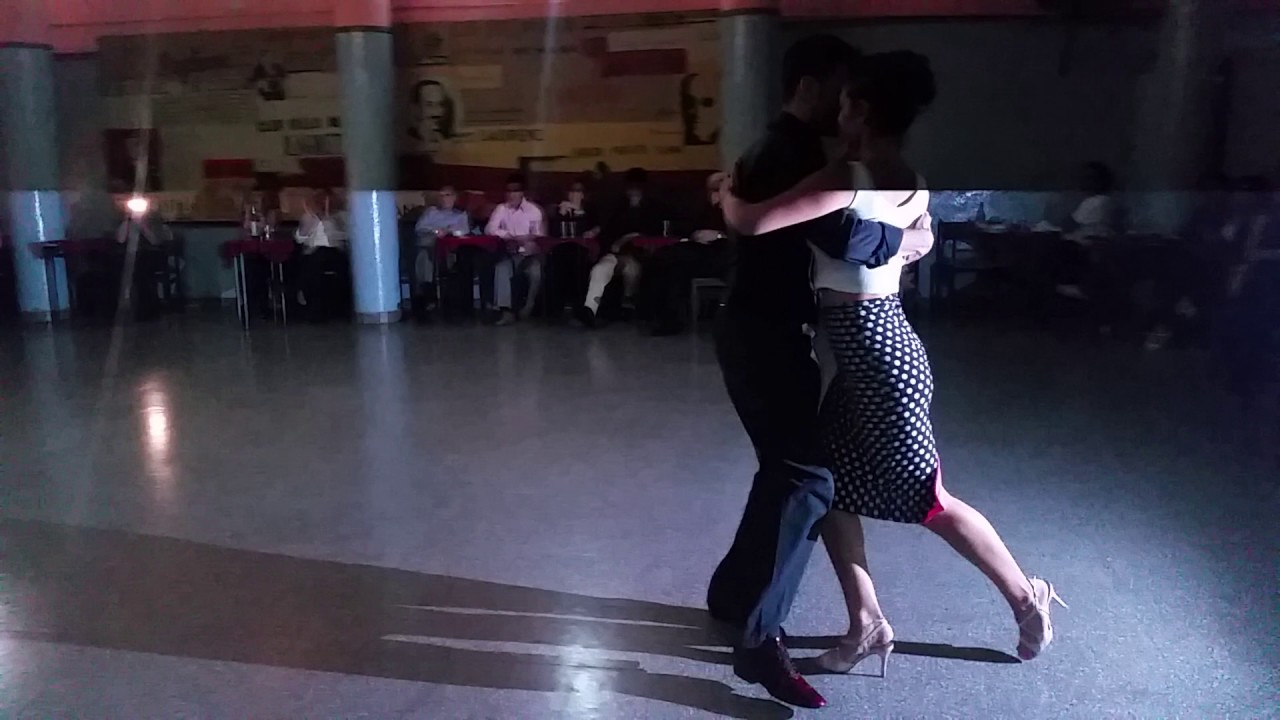 Video thumbnail for Bruno Tombari y Rocio Lequio en Santa Carmencita Milonga - Demasiada Presion
