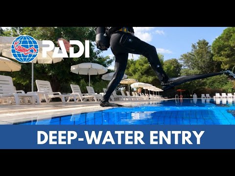 HOW TO perform a DEEP WATER ENTRY | PADI SCUBA SKILLS