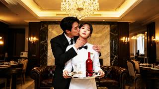 服務員小妹被油膩男經理騷擾，路過的禁欲總裁英雄救美直接將她帶回豪門，從此醜小鴨翻身變白天鵝！#短劇 #短劇全集 #短劇推薦 #drama #逆襲 #愛情 #甜寵