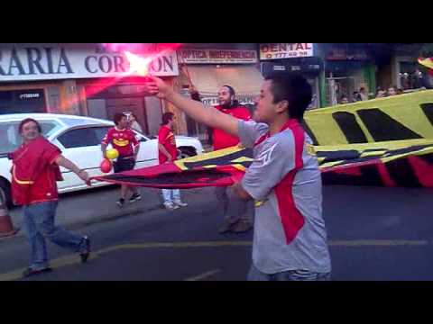 "la furia roja camino a la catedral" Barra: Fúria Roja • Club: Unión Española • País: Chile