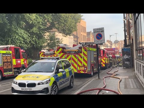 [25 PUMP FIRE!] Response to a complex fire in Forest gate - LFB