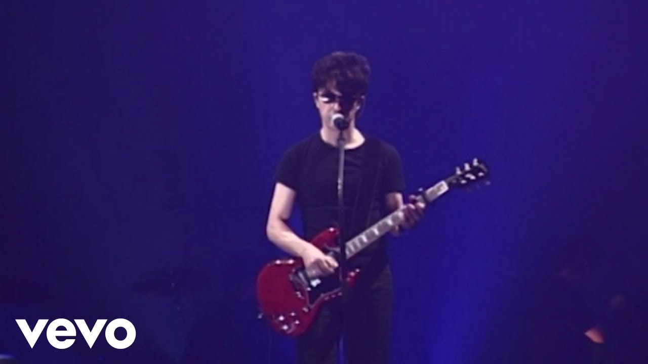 Miniature de la vidéo Indochine - Introduction (Paradize Tour - Acte III à Paris-Bercy 2003) du film Indochine -  Paradize Show - Acte I