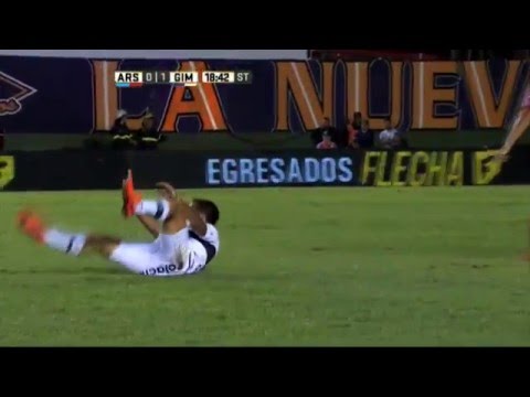 Las dos pelotas que Bou no pudo empujar. Arsenal 0 - Gimnasia 1. Fecha 8. Primera División 2016