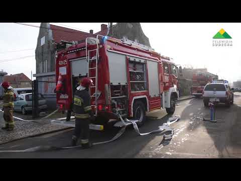 POŻAR HALI MAGAZYNOWEJ W PIESZYCACH