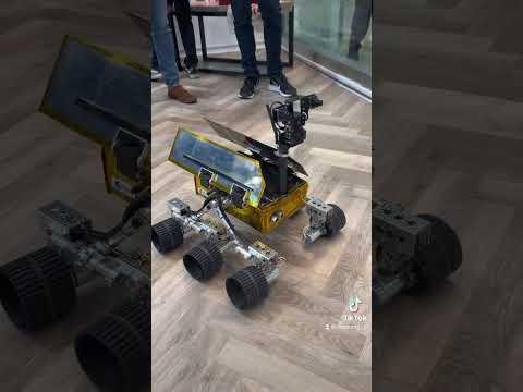 Mini Mars Rover visits the Raspberry Pi pop-up store