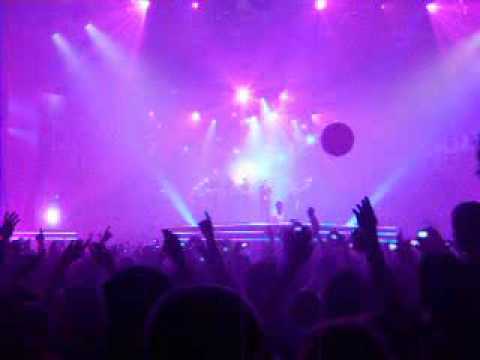 Armin Only 2010 - Armin Van Buuren feat. Christian Burns - This light between us